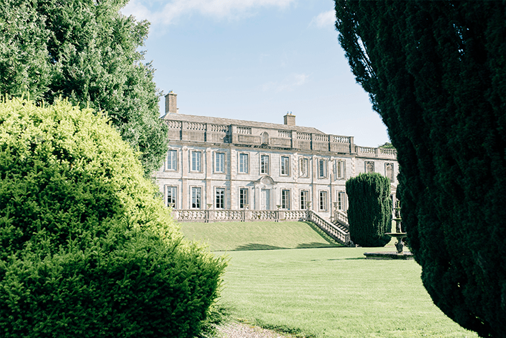 Blog Niamh_Smith_Irish_Wedding_Gallery_Gloster_House_H_.png