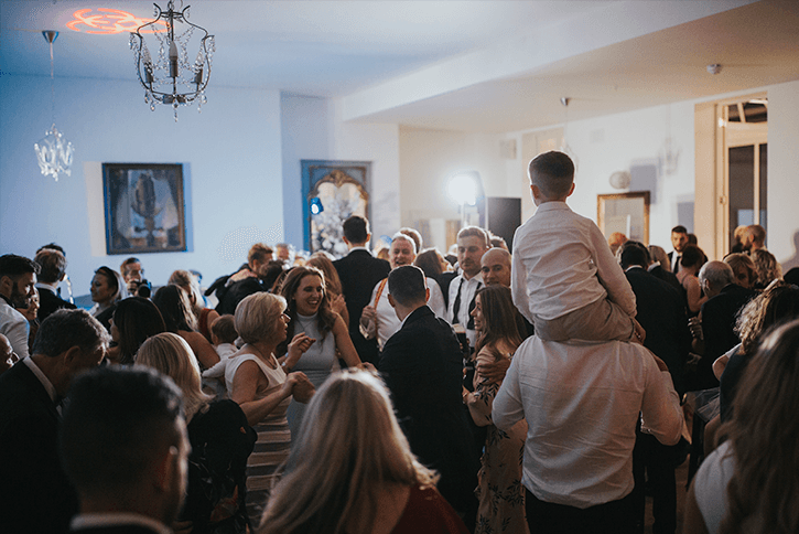 Blog Niamh_Smith_Irish_Wedding_Gallery_Gloster_House_H_22.png