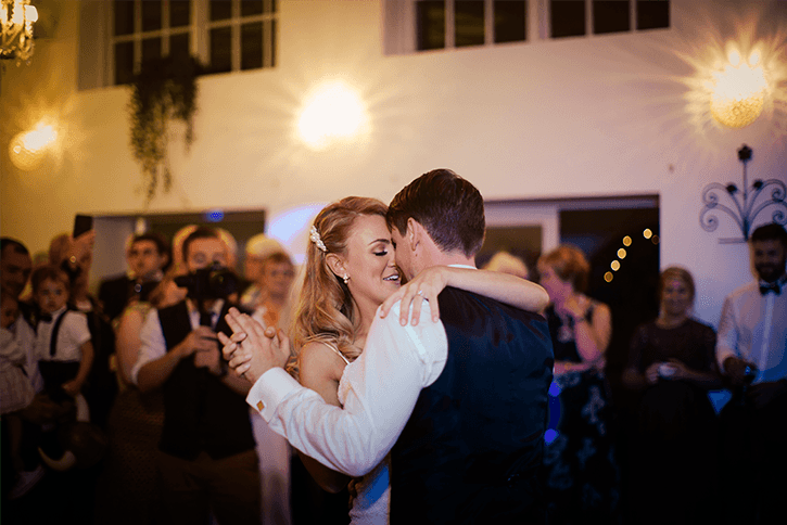 Blog Niamh_Smith_Irish_Wedding_Gallery_Gloster_House_H_24.png