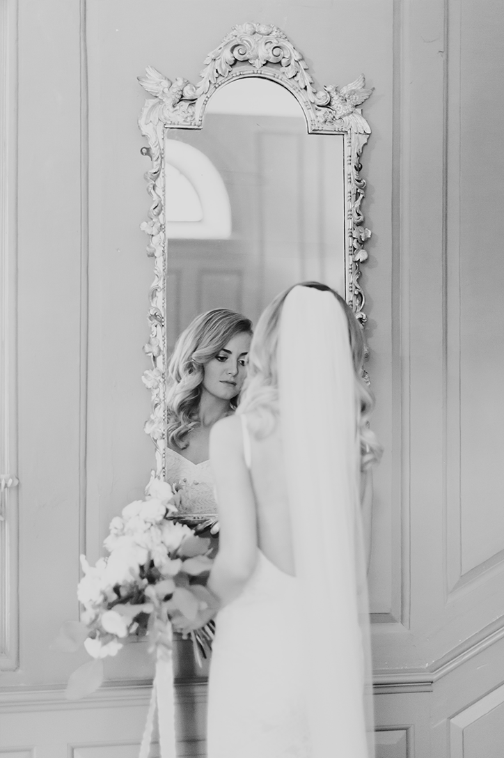 Blog Niamh_Smith_Irish_Wedding_Gallery_Gloster_House_P35.png