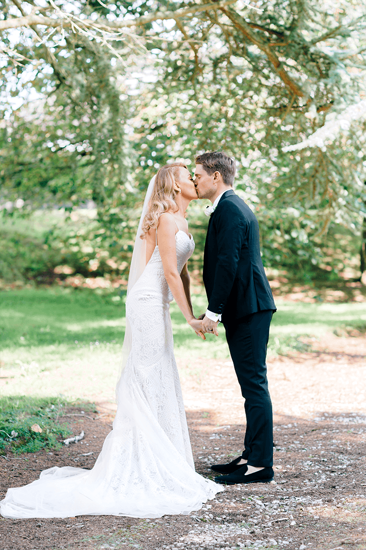 Blog Niamh_Smith_Irish_Wedding_Gallery_Gloster_House_P60.png