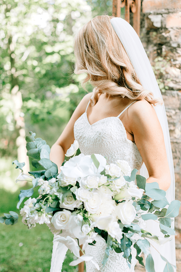 Blog Niamh_Smith_Irish_Wedding_Gallery_Gloster_House_P65.png