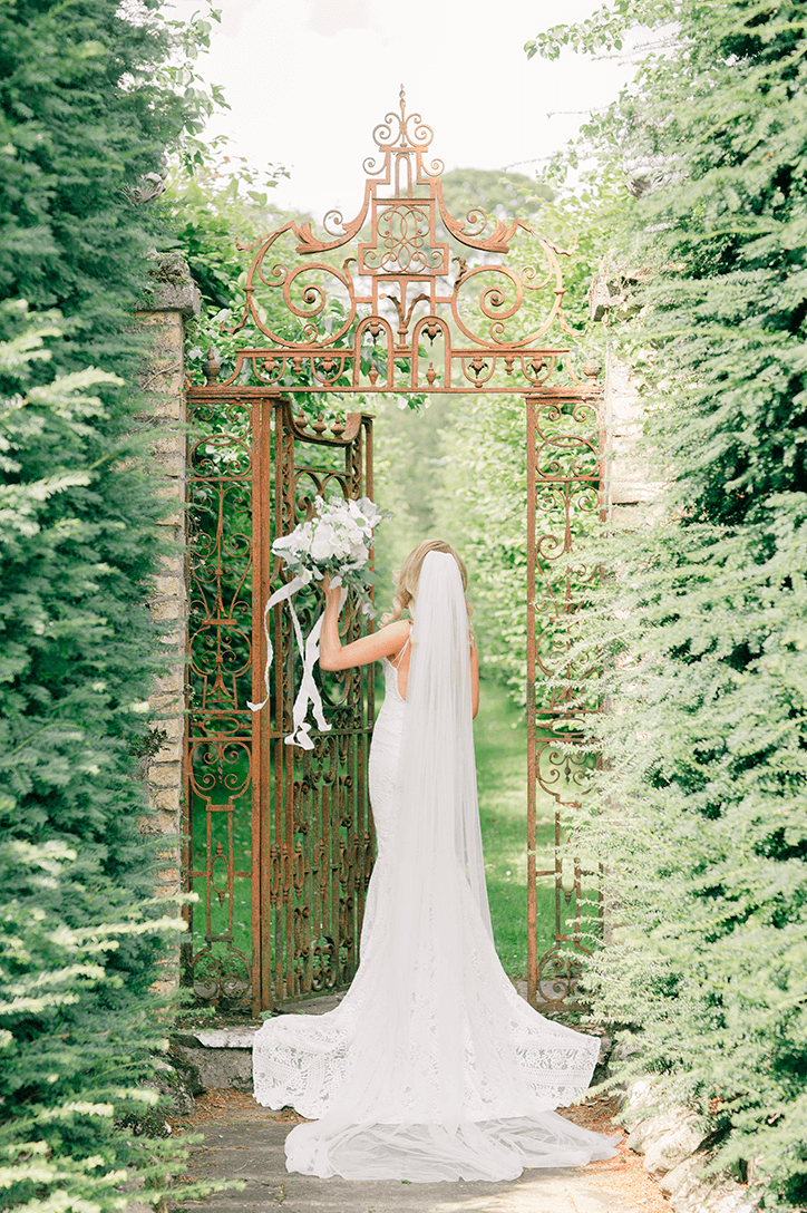Blog Niamh_Smith_Irish_Wedding_Gallery_Gloster_House_P68.png