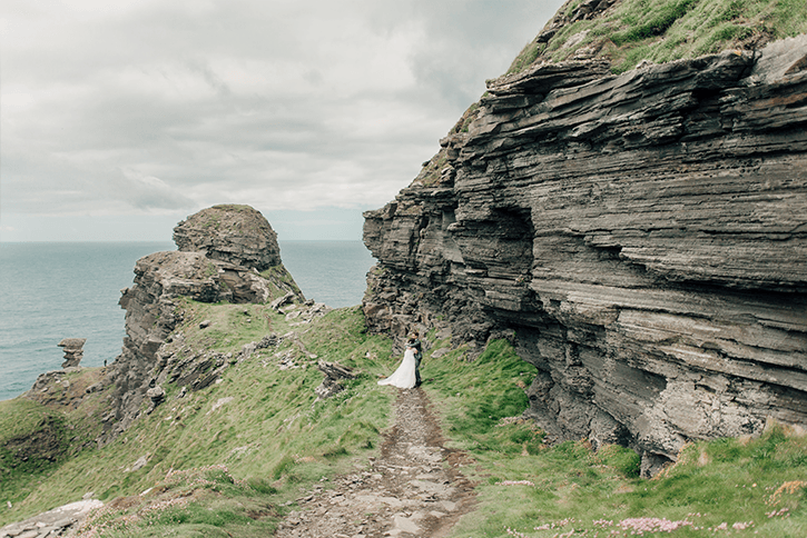 Blog Niamh_Smith_Irish_Wedding_Gallery_CliffsMoher_P94.png