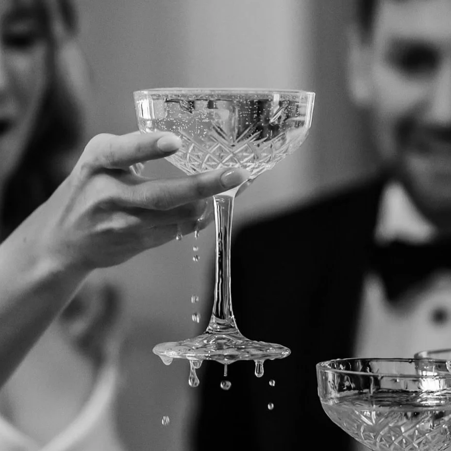 Cheers to these two &hellip;.. ❤️
.
.
.

#mountjuliet #mountjulietphotographer #adaremanorhotel #american #castlewedding #ireland #irishcastlewedding #weddingcouple #irishcastles #coupleportrait #weddinginspiration #usawedding #castlewedding #irishca