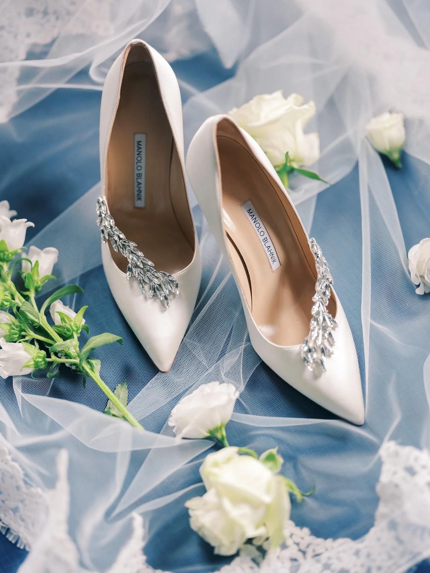 #bridalshoes #monolablahnik #weddingshopping #weddingshoes #weddinginspiration

L&amp;D Clonabreany House 
.
.
.

 #castlewedding #ireland #irishcastlewedding #weddingcouple #irishcastles #coupleportrait #weddinginspiration #usawedding #castlewedding