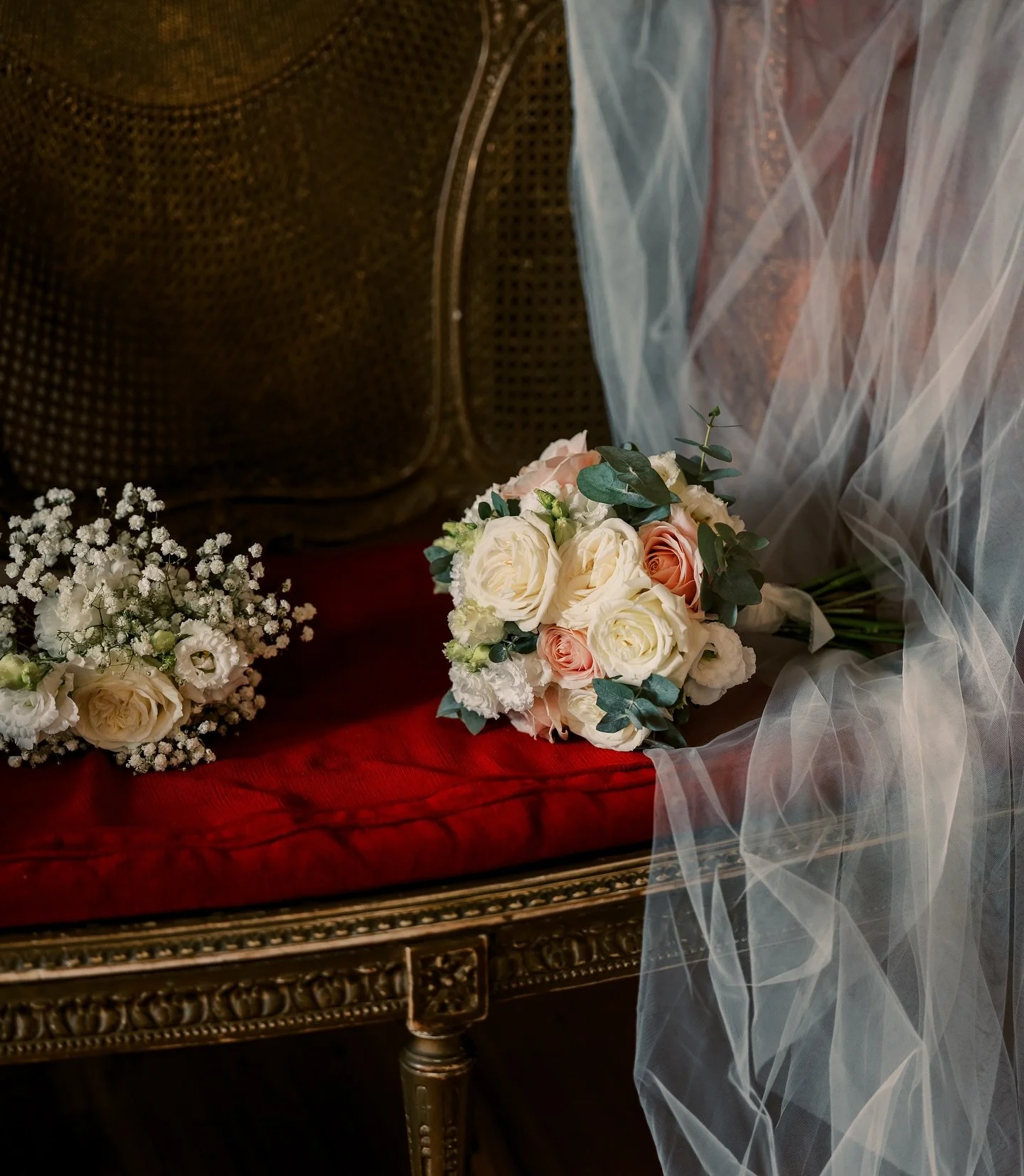 @gloster_house 
.
.
.
.
#glosterhouse #glosterhousewedding #glosterhouseweddingphotography #adaremanorhotel #american #castlewedding #ireland #irishcastlewedding #weddingcouple #irishcastles #coupleportrait #weddinginspiration #usawedding #castlewedd