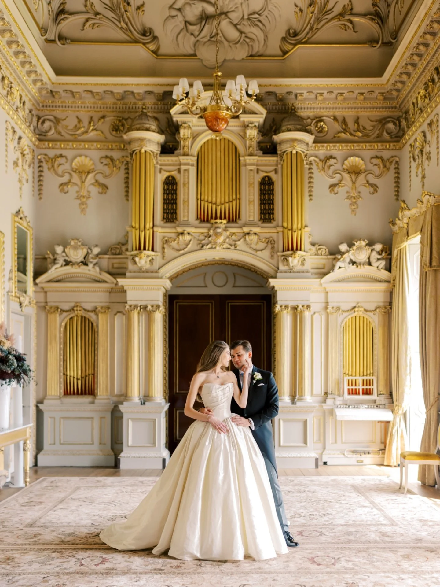 Avice and Chris beautiful day @cartonhouse.fairmont is now published in @sandpweddings 
.
.

 #cartonhouse #cartonhousehotel #ireland #irishcastlewedding #cartonhouseweddingphotographer #irishcastles #coupleportrait #weddinginspiration #usawedding #c