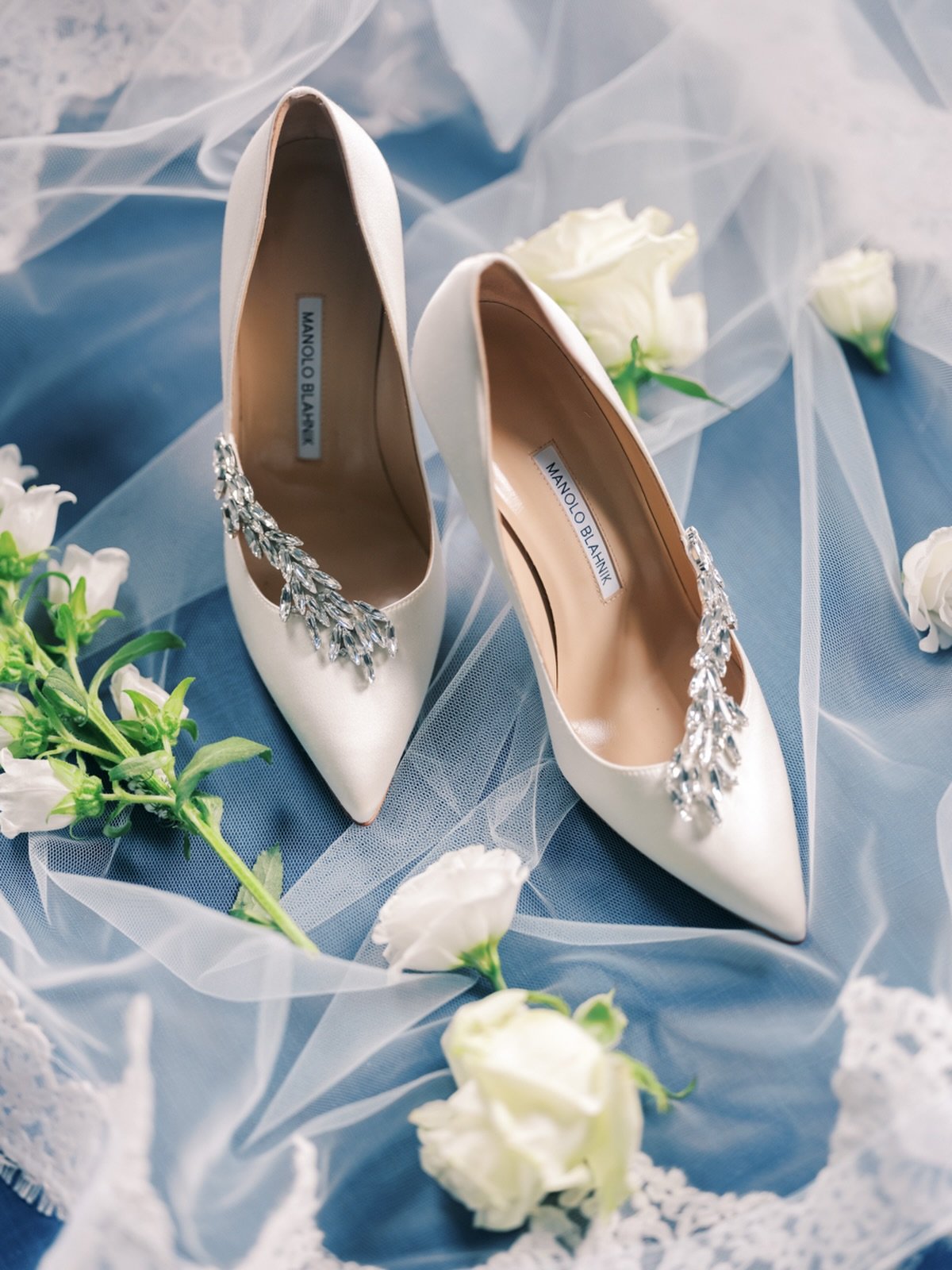 @clonabreany @laurastephen93 - Soft glow, quiet confidence, and a modern kind of romance
.
.
.
.
#clonabreanyweddings #clonabreanyhouseweddings #clonabreanyhousephotography #irishweddingphotographer