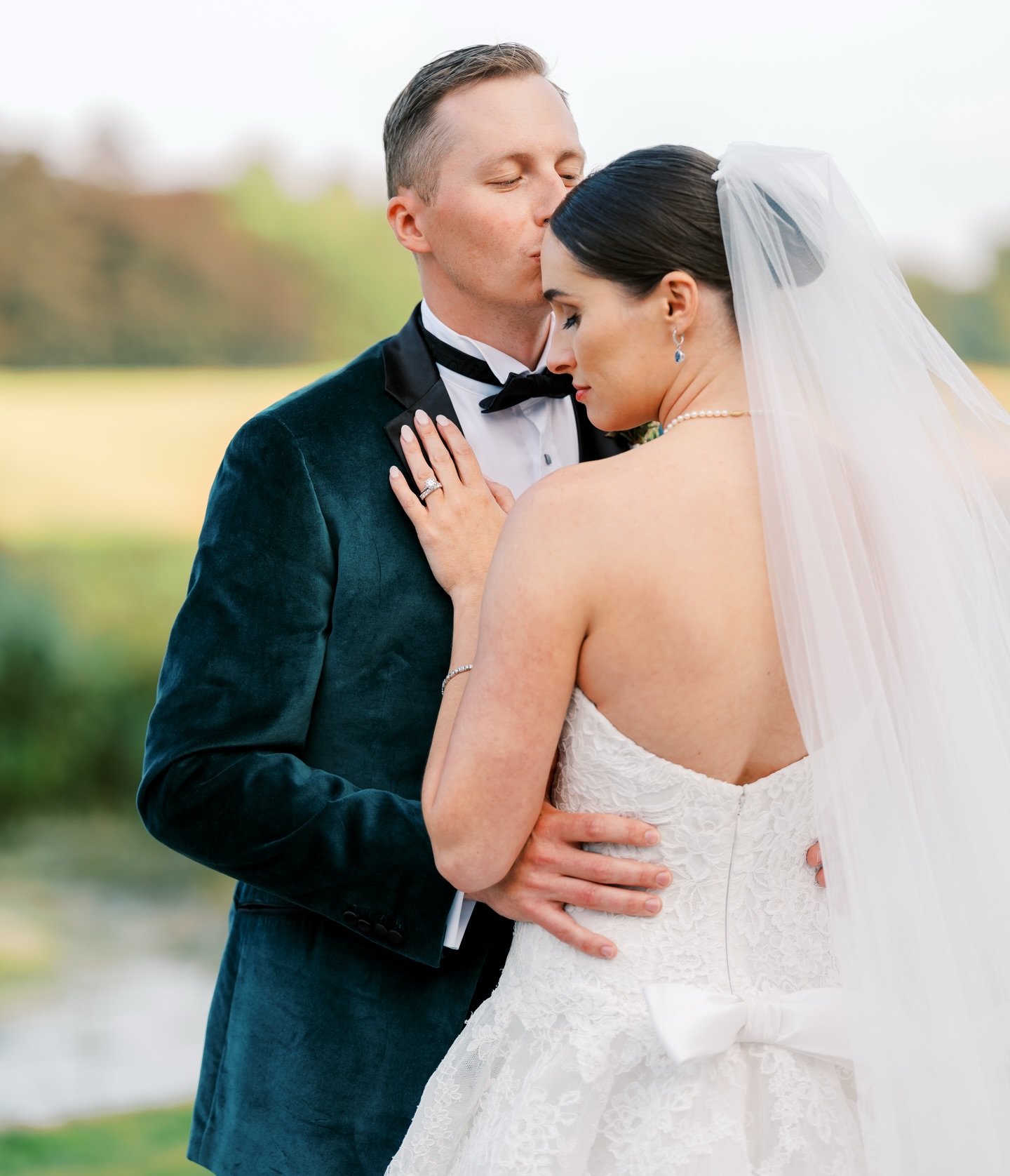 An American couple&rsquo;s wedding at Adare Manor, defined by quiet elegance planned and styled by @houseofhannahevents 

.
.
.
.
Adare manor castle wedding
Adare manor hotel 
Irish 
irishwedding photographer 
Irishcastlewedding 
American Irish coupl