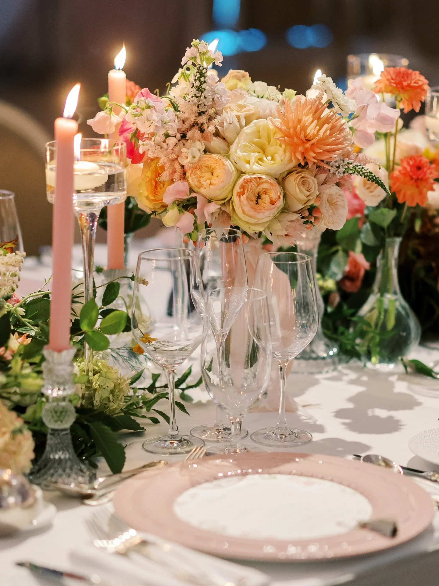 An American couple&rsquo;s wedding at Adare Manor, defined by quiet elegance planned and styled by @houseofhannahevents 

.
.
.
.
Adare manor castle wedding
Adare manor hotel 
Irish 
irishwedding photographer 
Irishcastlewedding 
American Irish coupl