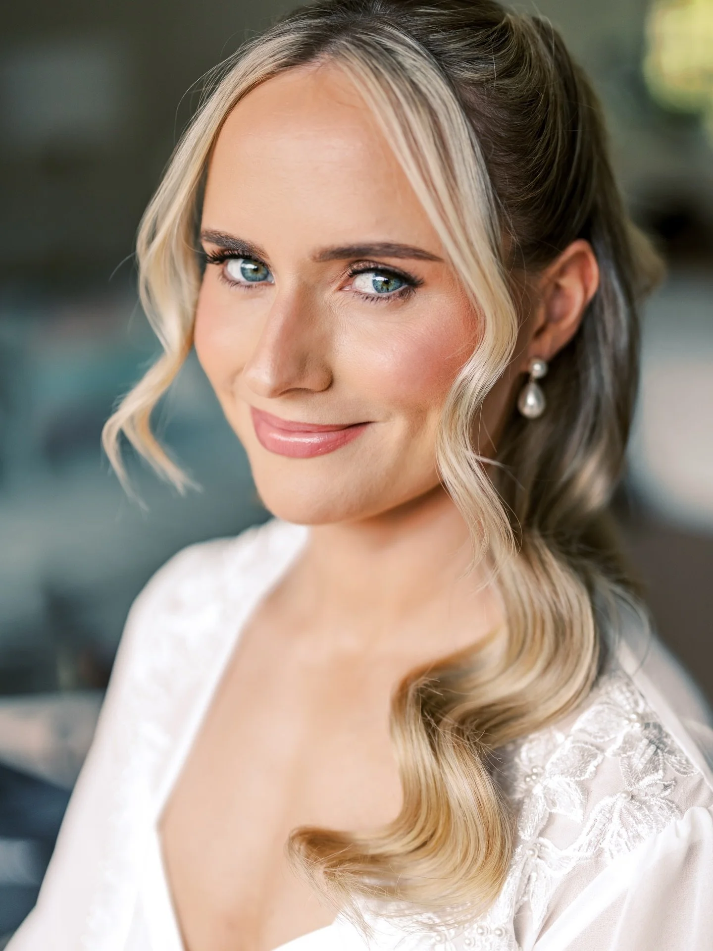 There&rsquo;s something so special about a calm, beautifully paced wedding morning 🤍

This gorgeous day at Rathsallagh House began with the most relaxed atmosphere, thanks to an incredible team behind the scenes.

Hair by Junebug Hair and makeup by 