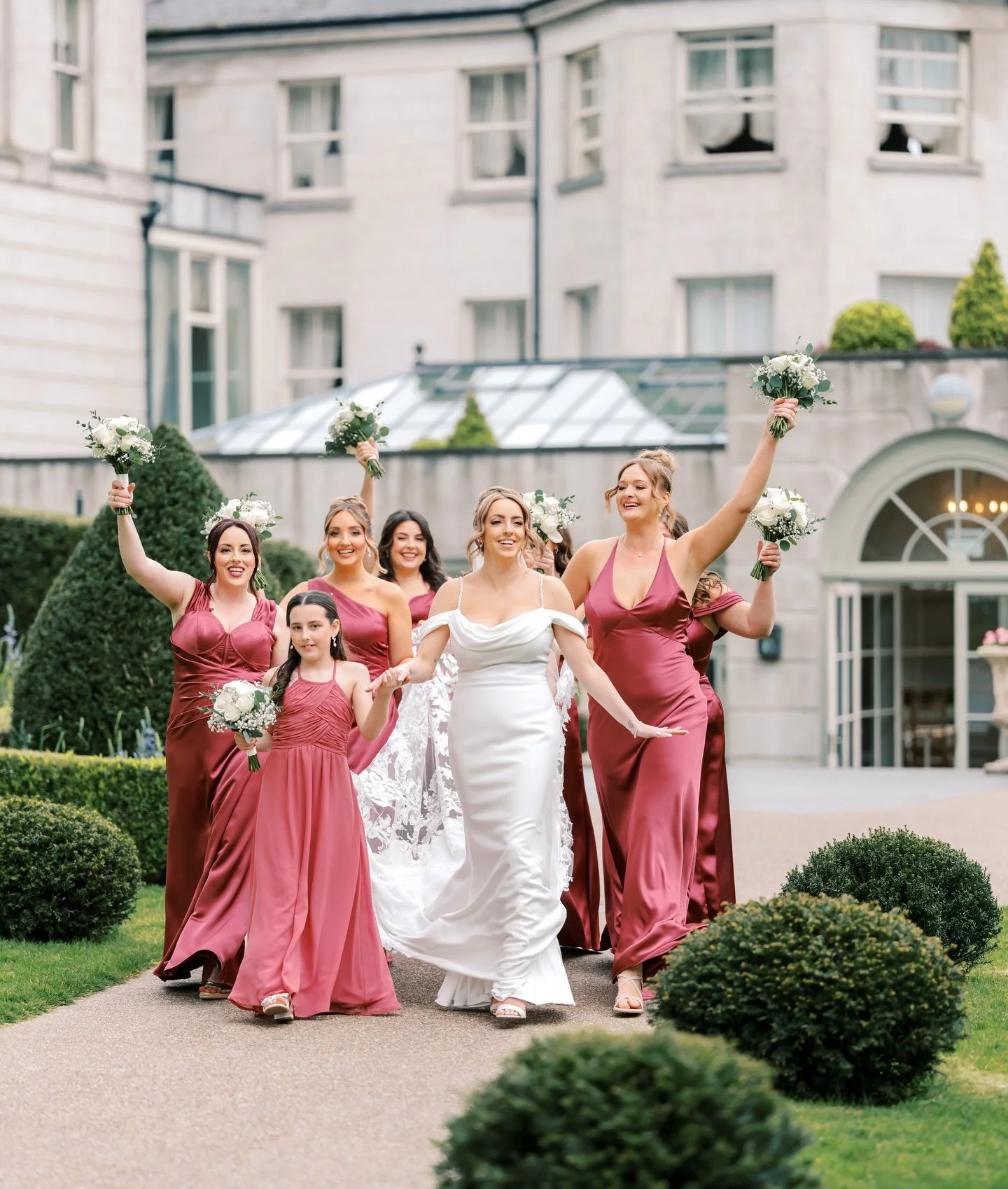 From the heart of Boston to the rolling Irish countryside ✈️🤍

Shannon crossed an ocean to say &ldquo;I do,&rdquo; but she didn&rsquo;t come alone. Beside her, the women who know her best &mdash; her bridesmaids, her chosen family &mdash; traveled e