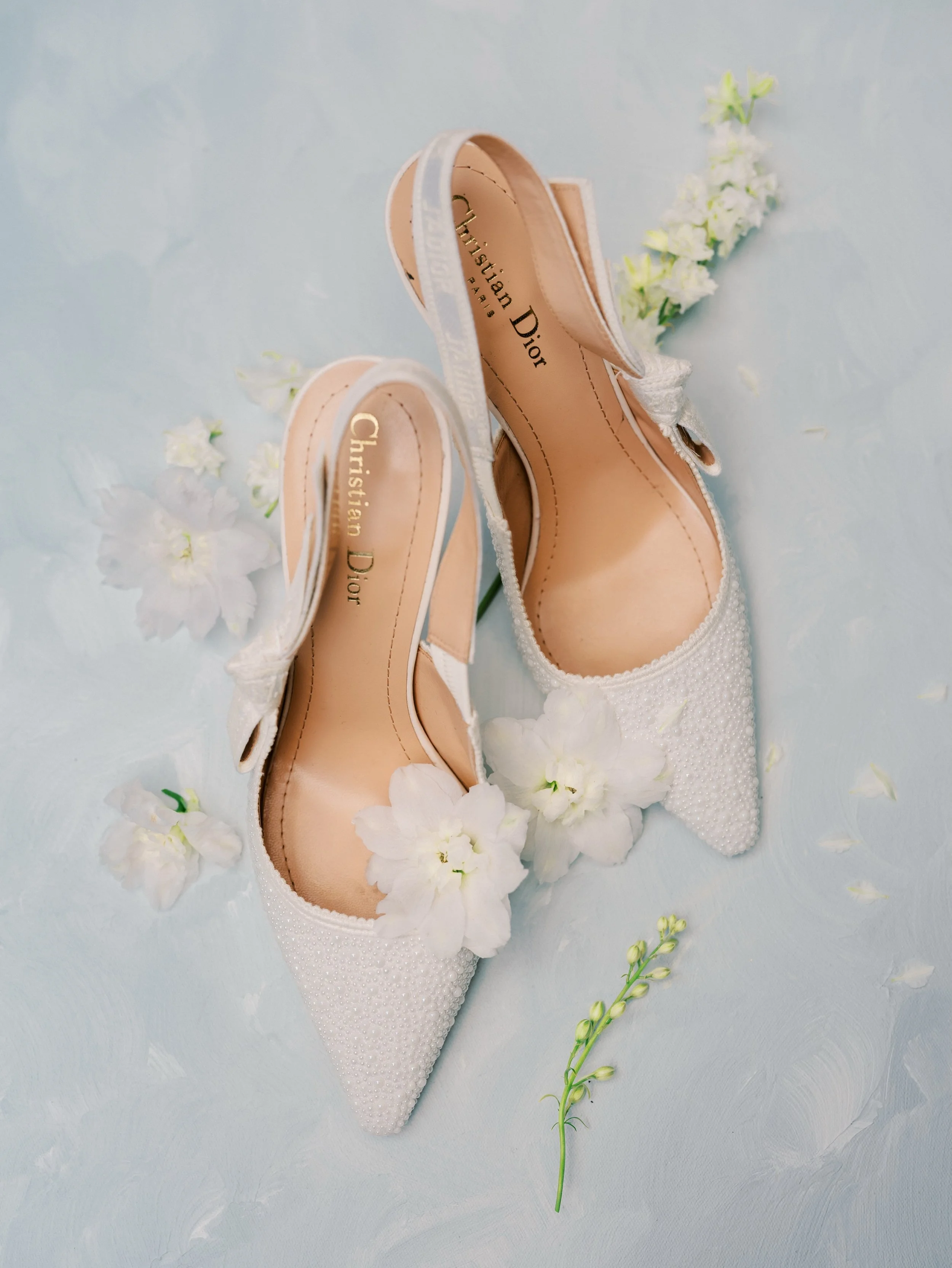 The most perfect details @cashelpalace 
.
.
.
.
.
 .

🍃 Venue @cashelpalace 
🍃 flowers @theirishflowerfarmer 
🍃 shoes @christion.dior 
🍃 content @blissfulcontent_ 
🍃 film @whiteandgold.films 

#cashelpalace #cashelpalacehotel #cashelpalaceweddin