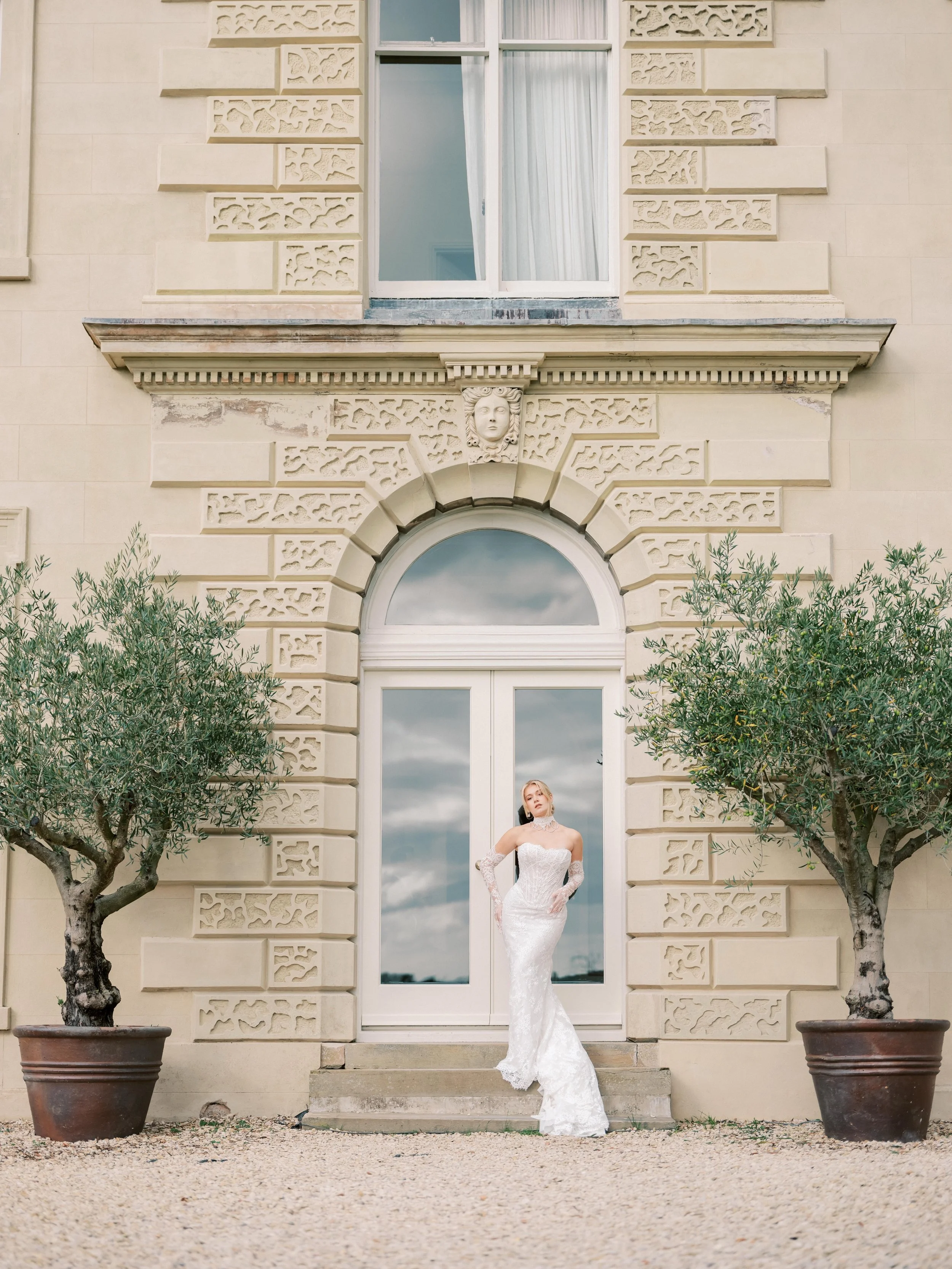 Photography  by Niamh Smith
.
.
.
.
.
.
.
🍃 Venue- @thelocationhouse
🍃 Planner and host- @luxe.workshops and @luxe_byamelia
🍃 Florist- @rootedinrosemary
🍃 Stylist and drapery- @styledbylydiaco
🍃 HMUA- @mb_.artistry
🍃 Stationery- @loveflorastudi
