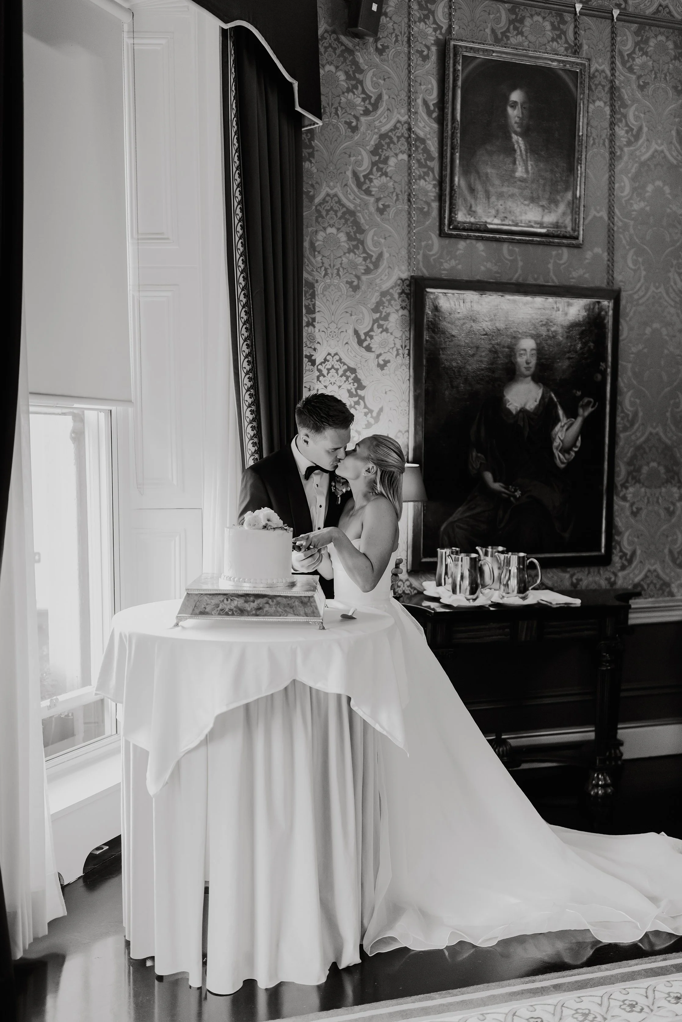 Bride and groom cutting their wedding cake in the Constitution Room at The Shelbourne Hotel Dublin.