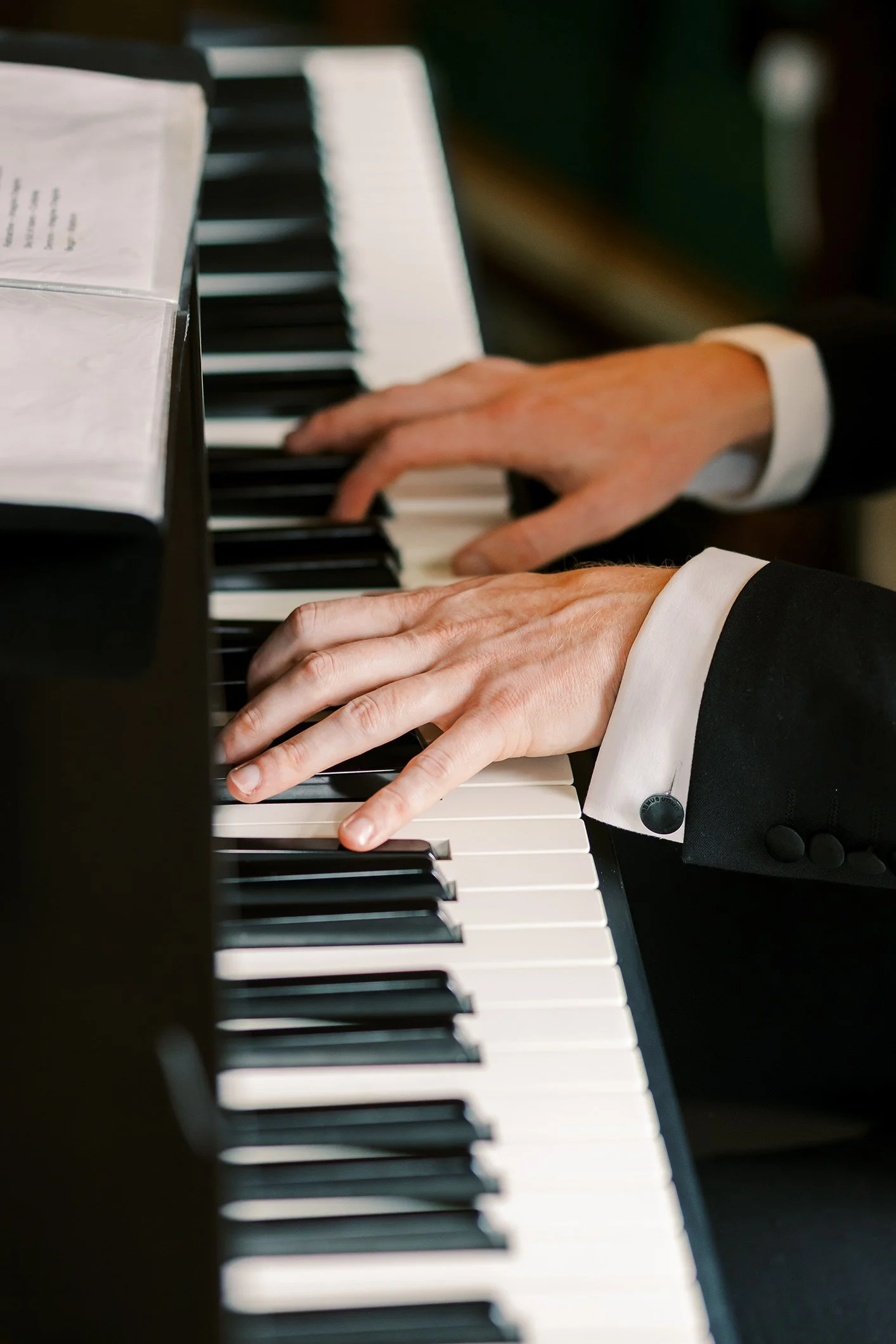 Live piano music during the wedding reception at The Shelbourne Hotel Dublin, creating an elegant and romantic atmosphere.