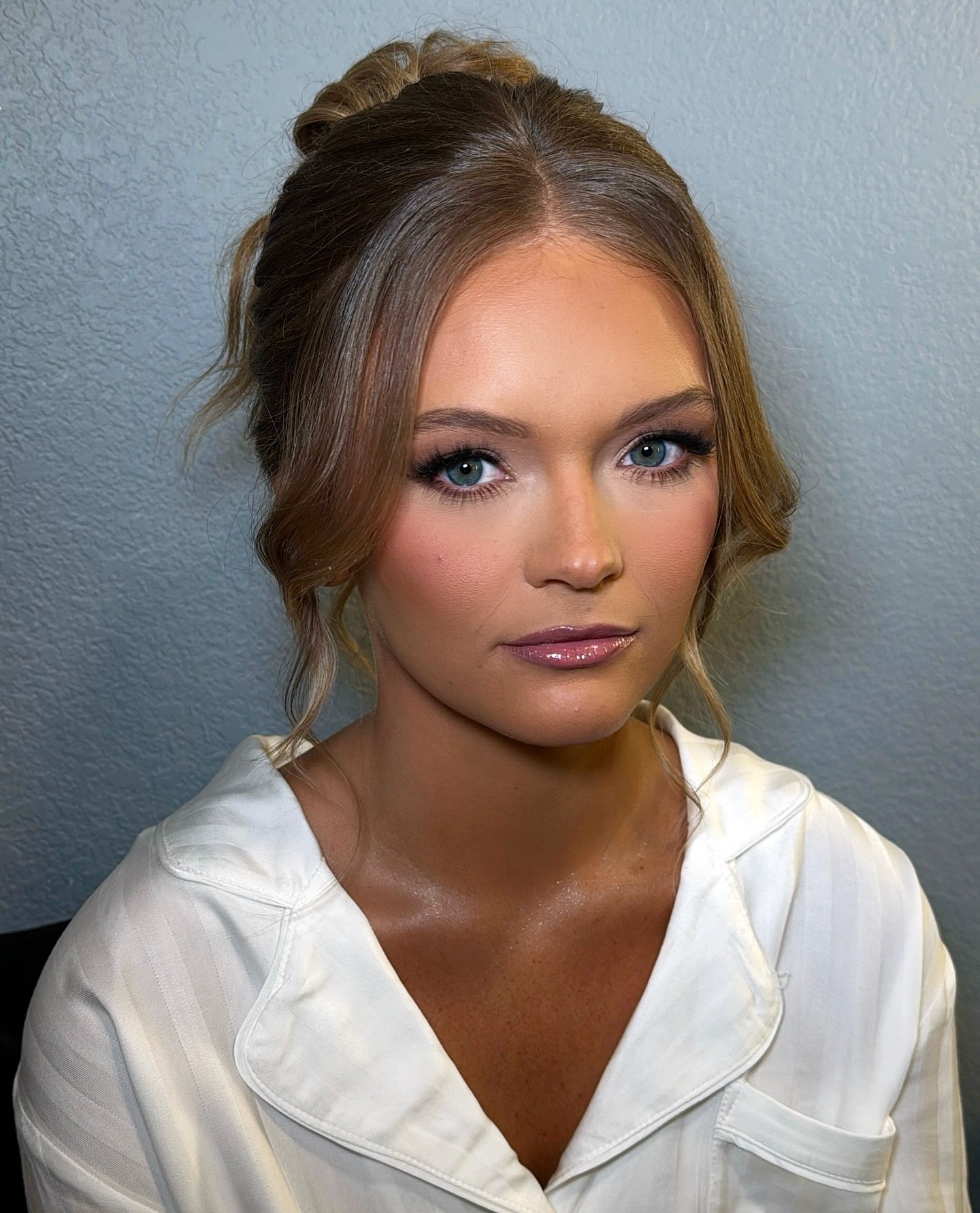 Macy&rsquo;s Wedding Day Glam 🤍
.
@macylaut00 
Hair: @sheilamariebridal 
.
Macy, you were such a sweet &amp; attentive bride. Thank you for having us on your wedding day✨