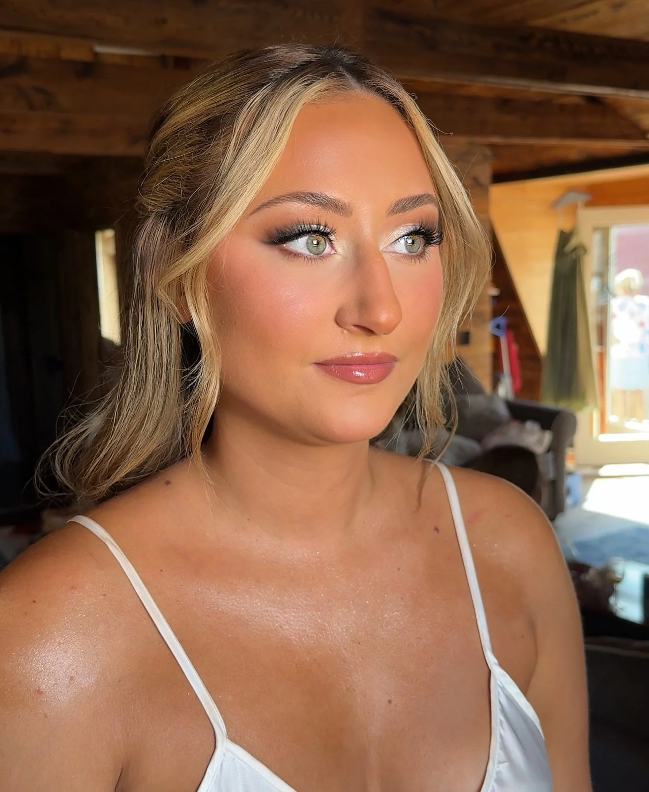 Alyssa&rsquo;s full glam bridal look 😍🔥
.
Alyssa tied the knot on beautiful Put-In-Bay Island! ⛵️ Thank you for having me on your special day🤍
.
@alyssak290 
@laurenemrich_llc