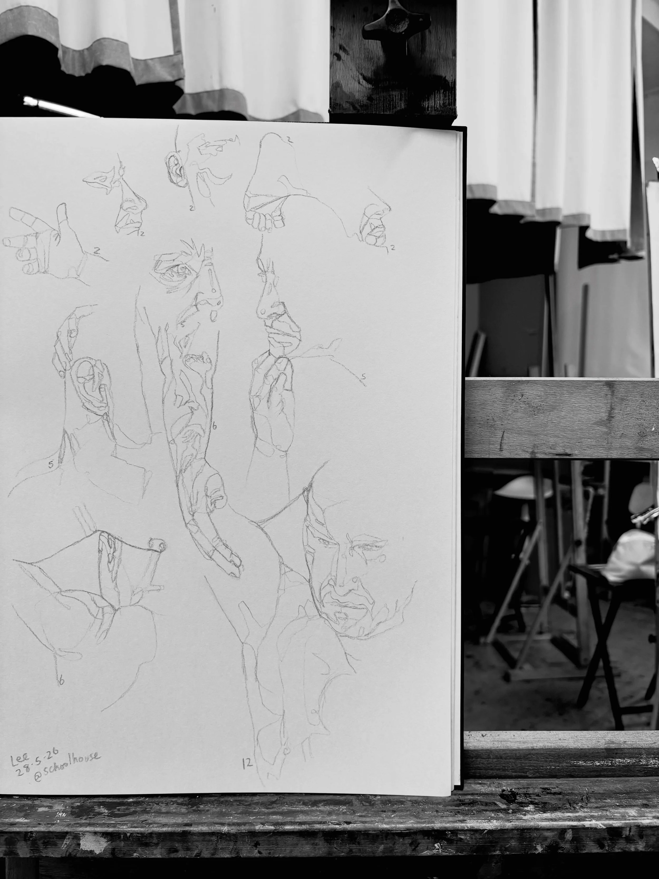 My stamina is low today so only able to sketch for 90 mins or so but it&rsquo;s always a treat to be at @schoolhouseforart Lifedrawing on a Thurs is such a zen vibe #lifedrawing