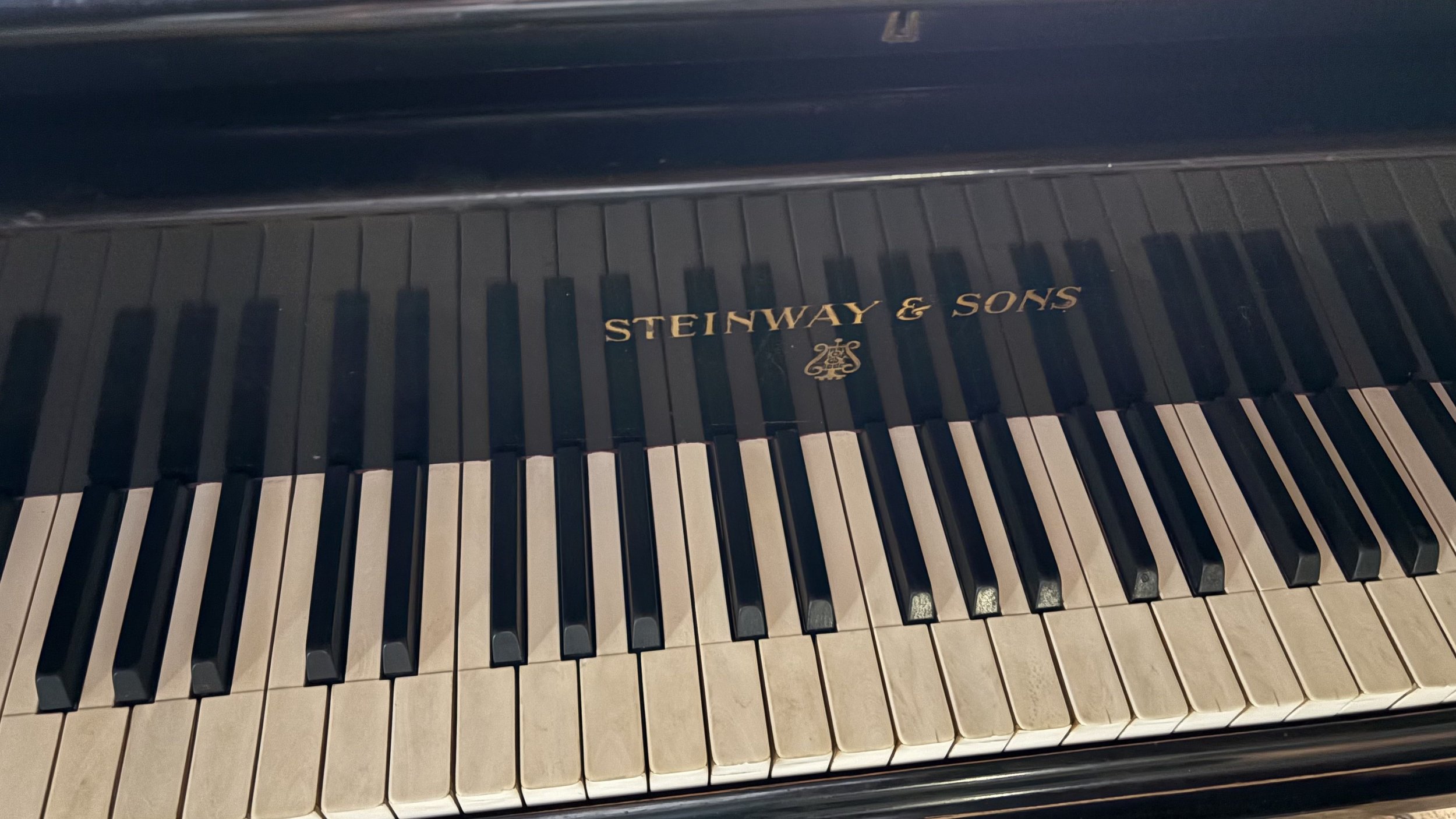 Shabbat Around the Piano