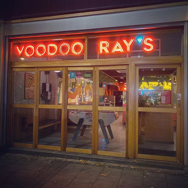 Now whilst you&rsquo;re enjoying a beer and a slice at @voodoorays Peckham you can also pick up a copy of The Soloist 🍕 .
.
.
.
.
#pizza #craftsposure #culture #craft #london #peckham