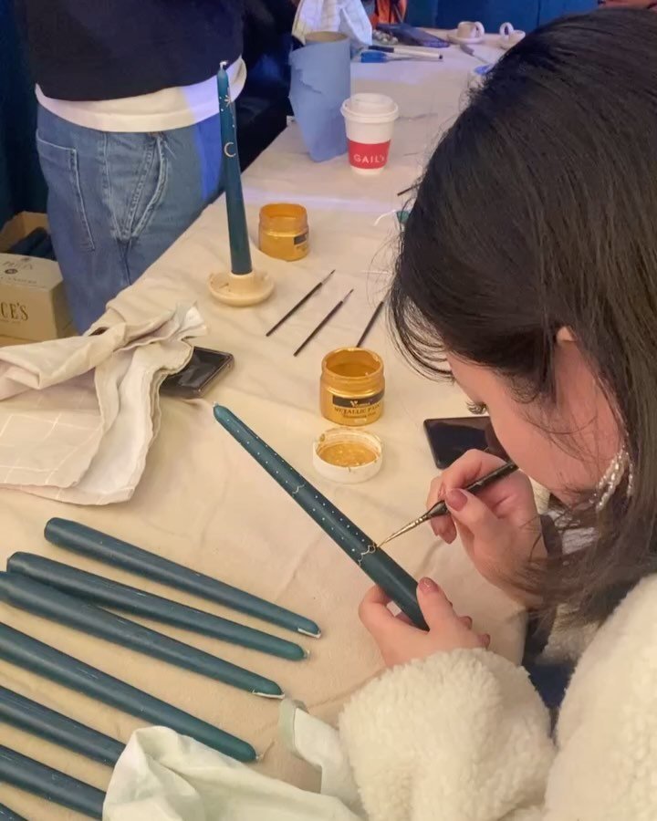🕯️ Free Candle Decorating at this Sunday&rsquo;s South Bank Market 🕯️ 

When you visit our market on Sunday at @btwthebridges , feel free to join our drop in candle decorating workshop run by @katie_wells_ and decorate your own taper candle to take