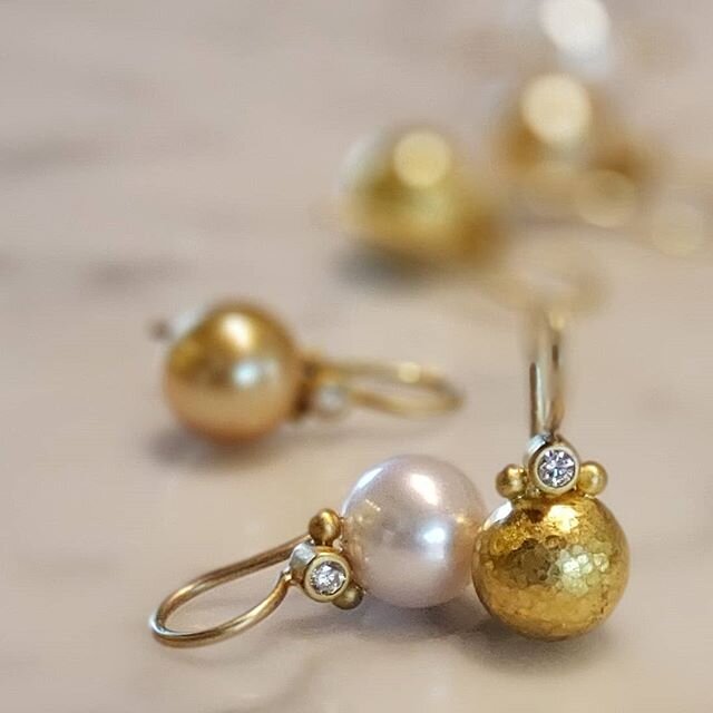 Sheltering in with some of my favorite baubles

#22k #handmade #goldsphere, #southseapearls #japanesepearls 
#futureheirlooms #handmadejewelry #timelessdesign #designerjewelry #craftcouncil