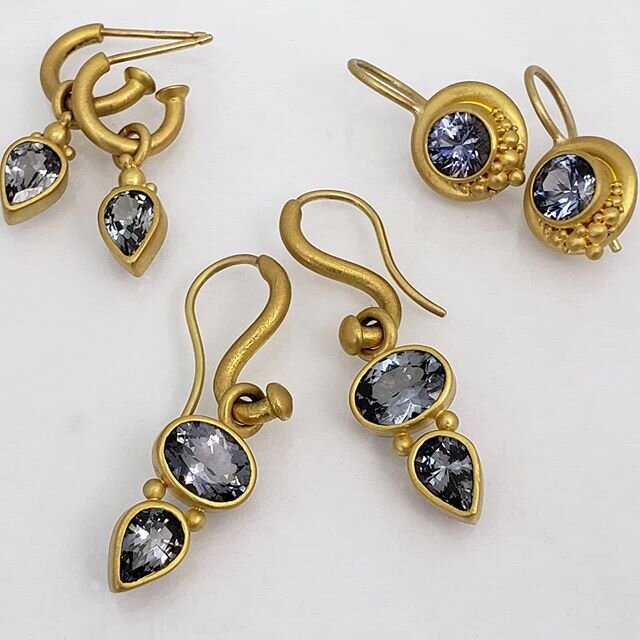 Soulful Spinel Suite
All available, DM for more details

#spinels #grayspinel #22k #futureheirlooms 
#designerjewelry #handmadejewelry #granulation #timelessdesign #earrings @mayerandwatt