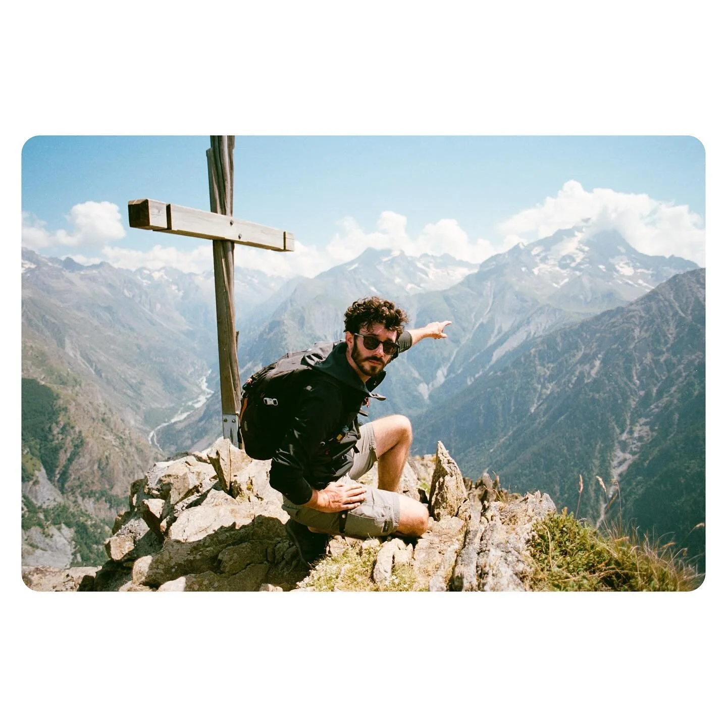 Friends and mountains, roll #1
.
.
.
#filmphotography #analogphotography #kodak #kodakportra160 #kodakportra #nikon #nikonf100 #mountains #france #lesdeuxalpes #frenchalps #negativelabpro #minoltadimage