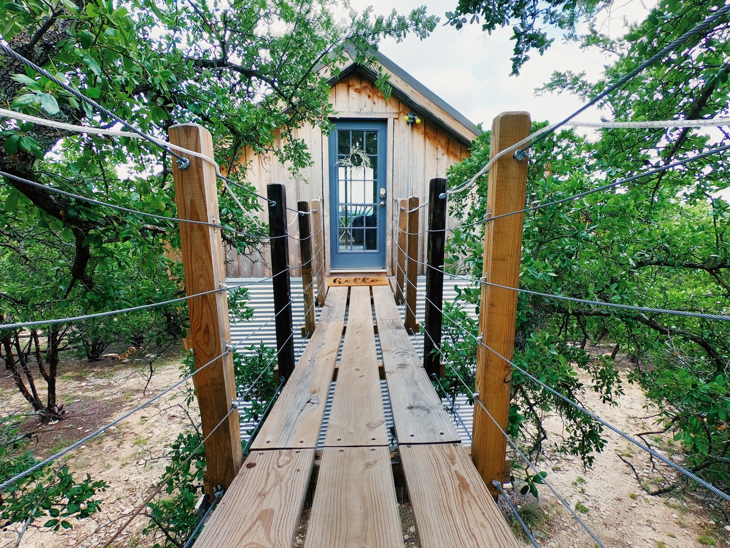 Glen Rose, TX Treehouse - Skybox Cabins Airbnb