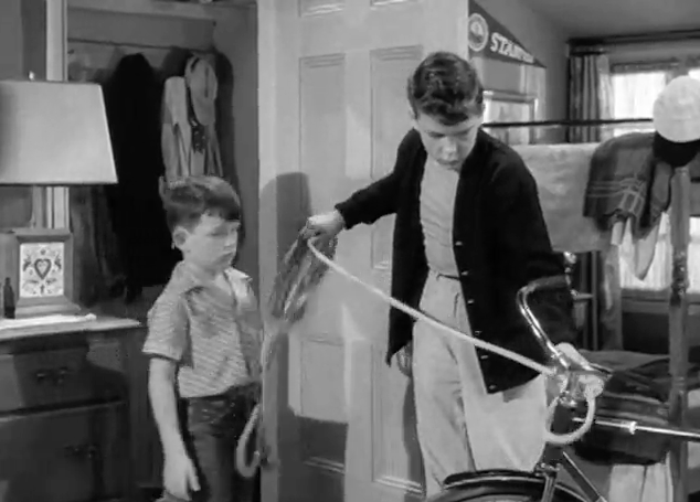 The original Wally ties up the bike with the rope they happen to have at the ready