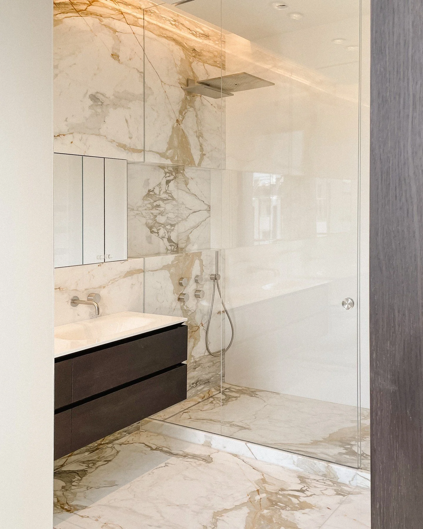 Project SL - Marble bathroom installation