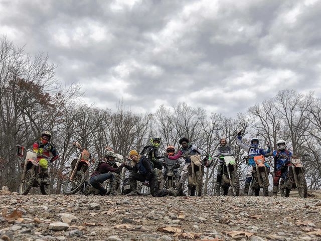 Forgot about this pic from the weekend!!! 😂 That time we rolled up to a place we rarely park and ended up with a huge birthday ride crew for @reganniico 
A v solid day of squeezing the last few rides out of Wayne 2019 🙌🏼🌲🦅. I don&rsquo;t know ev