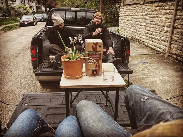 How we happy hour now. Yes we brought a couch and accent table. Thank you @jesspcopes for the birthday plant #truckbedliving