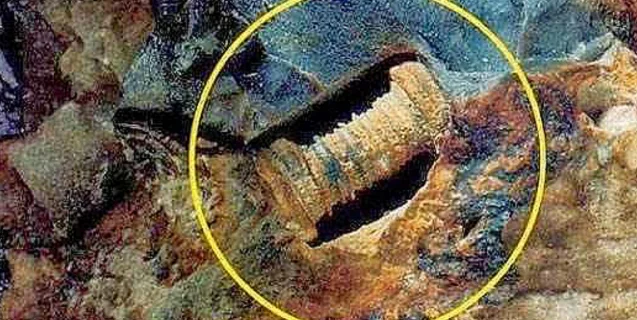 UFO Mechanic Drops Screw