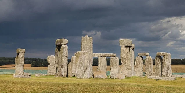 New Stonehenge Dig Reveals Prominent Female Burials