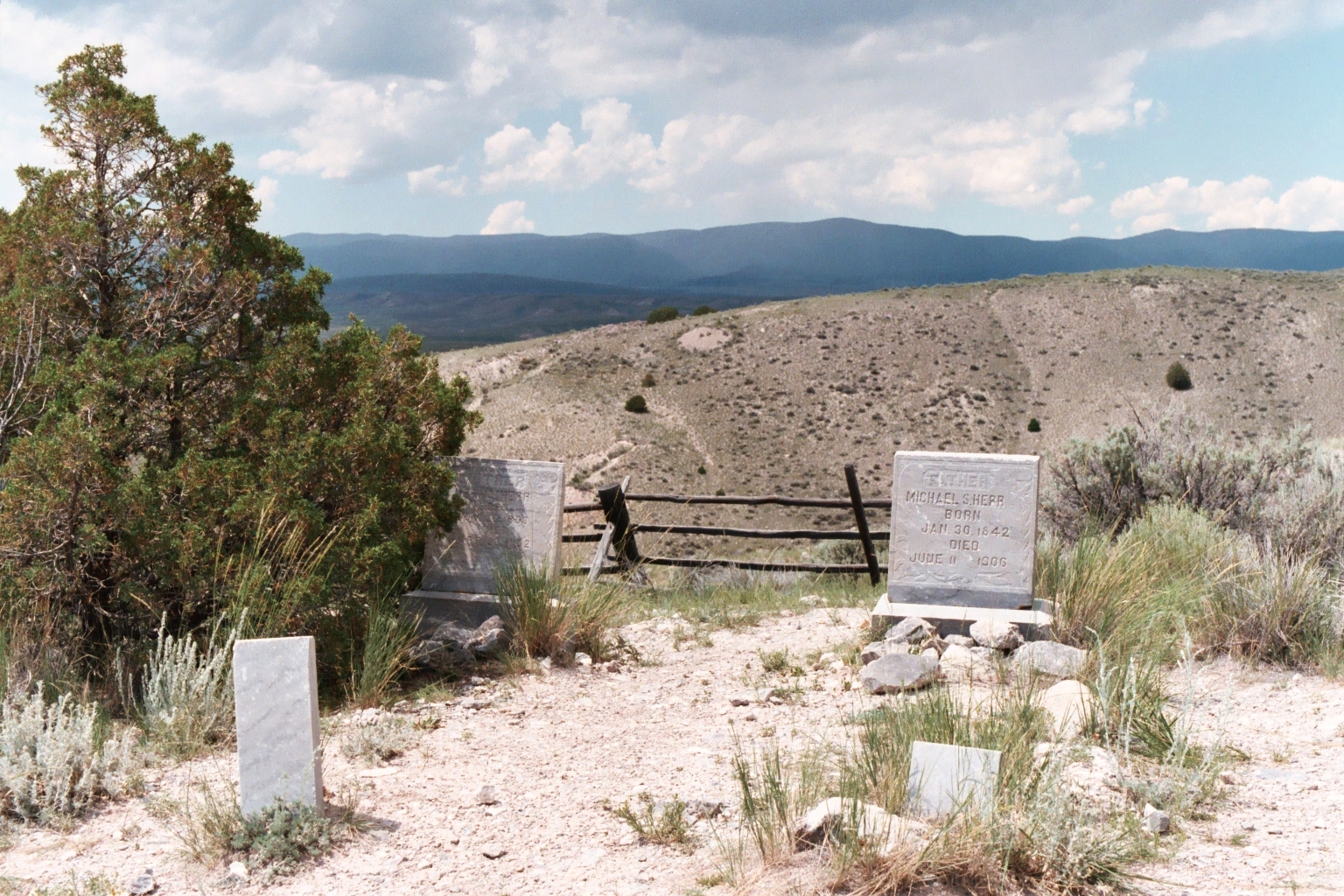 Bannack Boot Hill 4.JPG