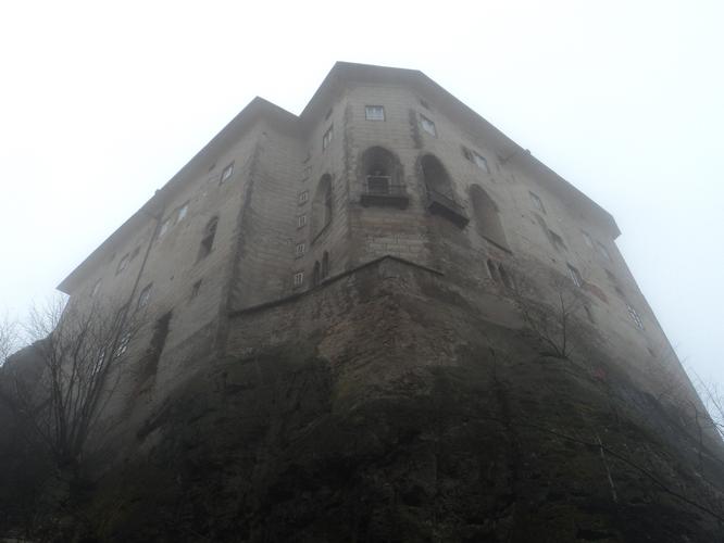  An ominous shot of Houska showing its cliff-top position. &nbsp;Photo by  David Oupor  