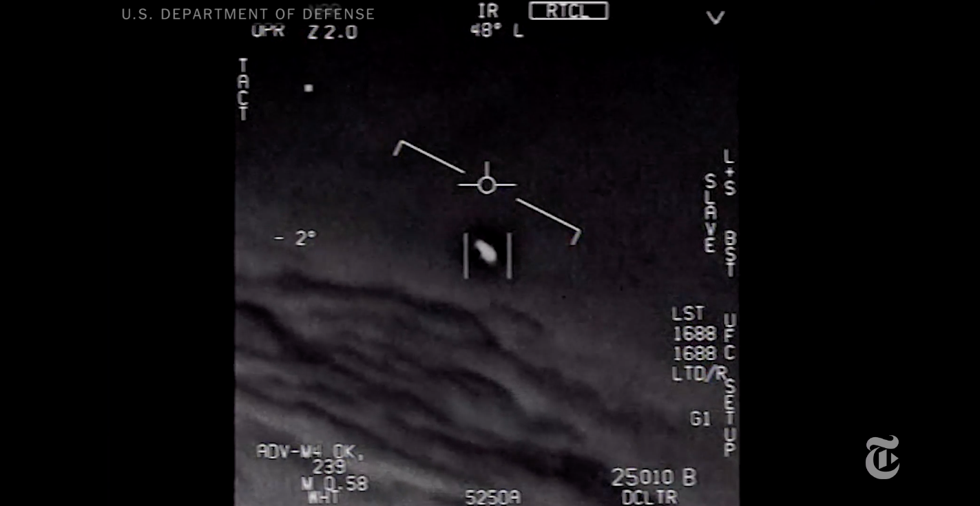  Screen capture from a FLIR monitor on board an F/A-18F Super Hornet fighter jet, taken during a training mission in November 2004. The video shows what appears to be an Unidentified Flying Object.&nbsp; 