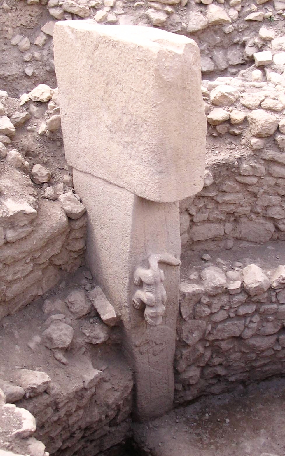 Pillar with carved animal in relief. Photo Credit: by Heykel, Public Domain