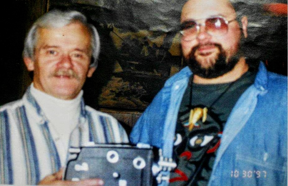  Listener “ Rob the ToonMan ” with his friend “Bigfooter” Larry Lund, holding a Kodak K-100 16mm camera. 