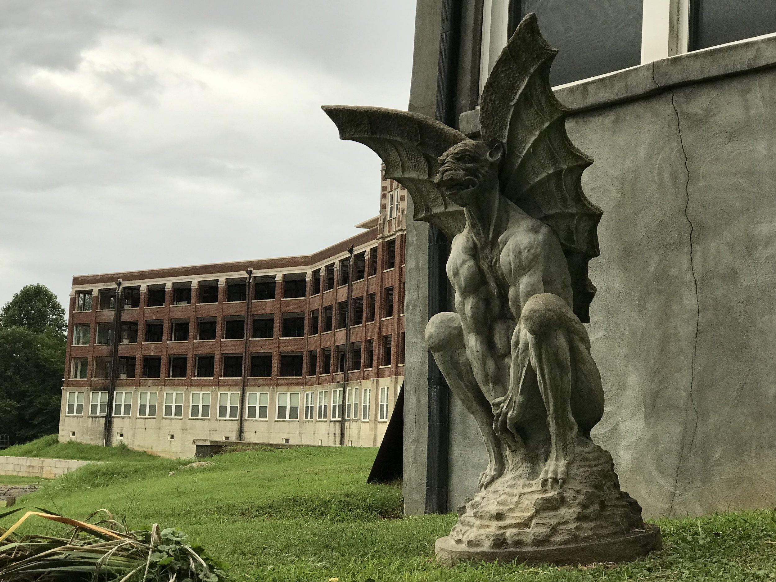Ep 154: Lockdown at the Waverly Hills Sanatorium 