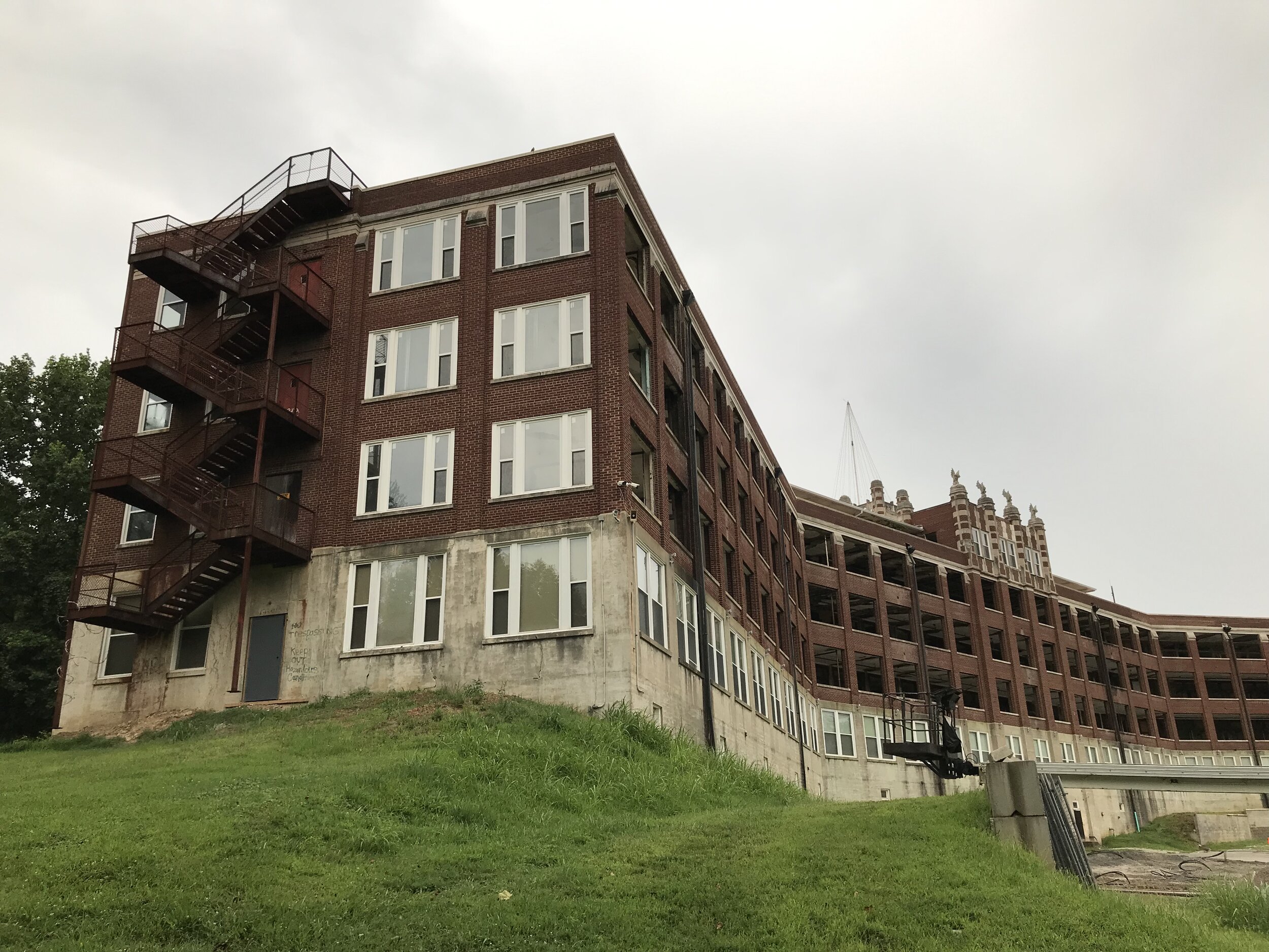 Waverly Hills Hotels; Ep 154: Lockdown at the Waverly Hills Sanatorium — Astonishing Legends