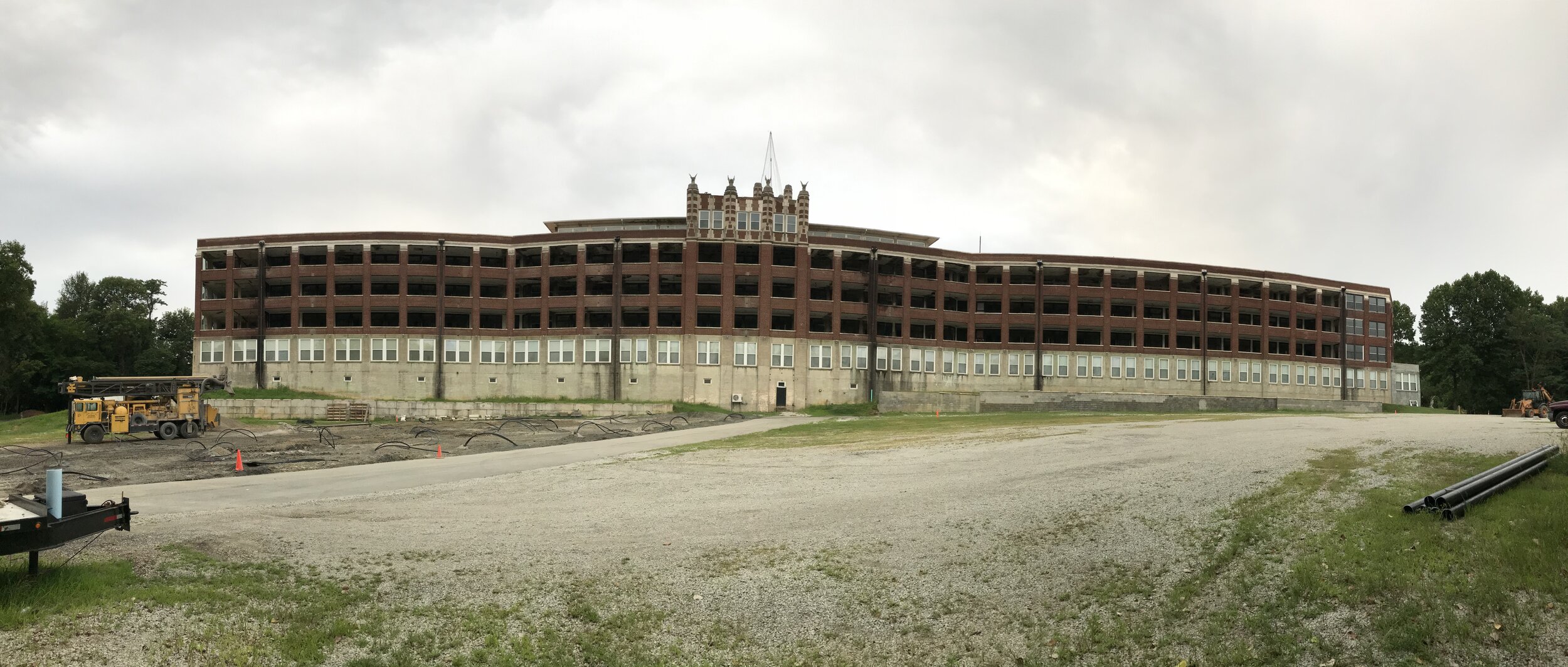  The back of Waverly Hills Sanatorium, positioned so that patients’ beds could be wheeled onto the balconies where they could catch the fresh breeze from the south/southwest. 