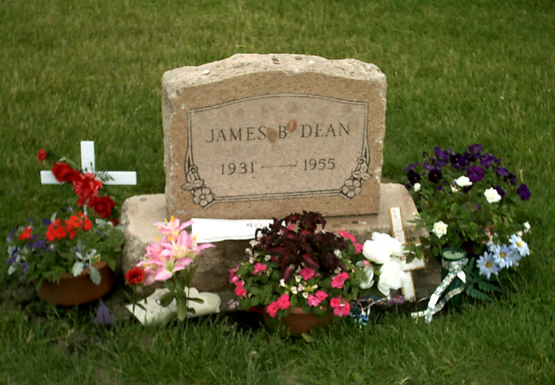  James Dean’s gravesite in his hometown of Fairmount, Indiana 