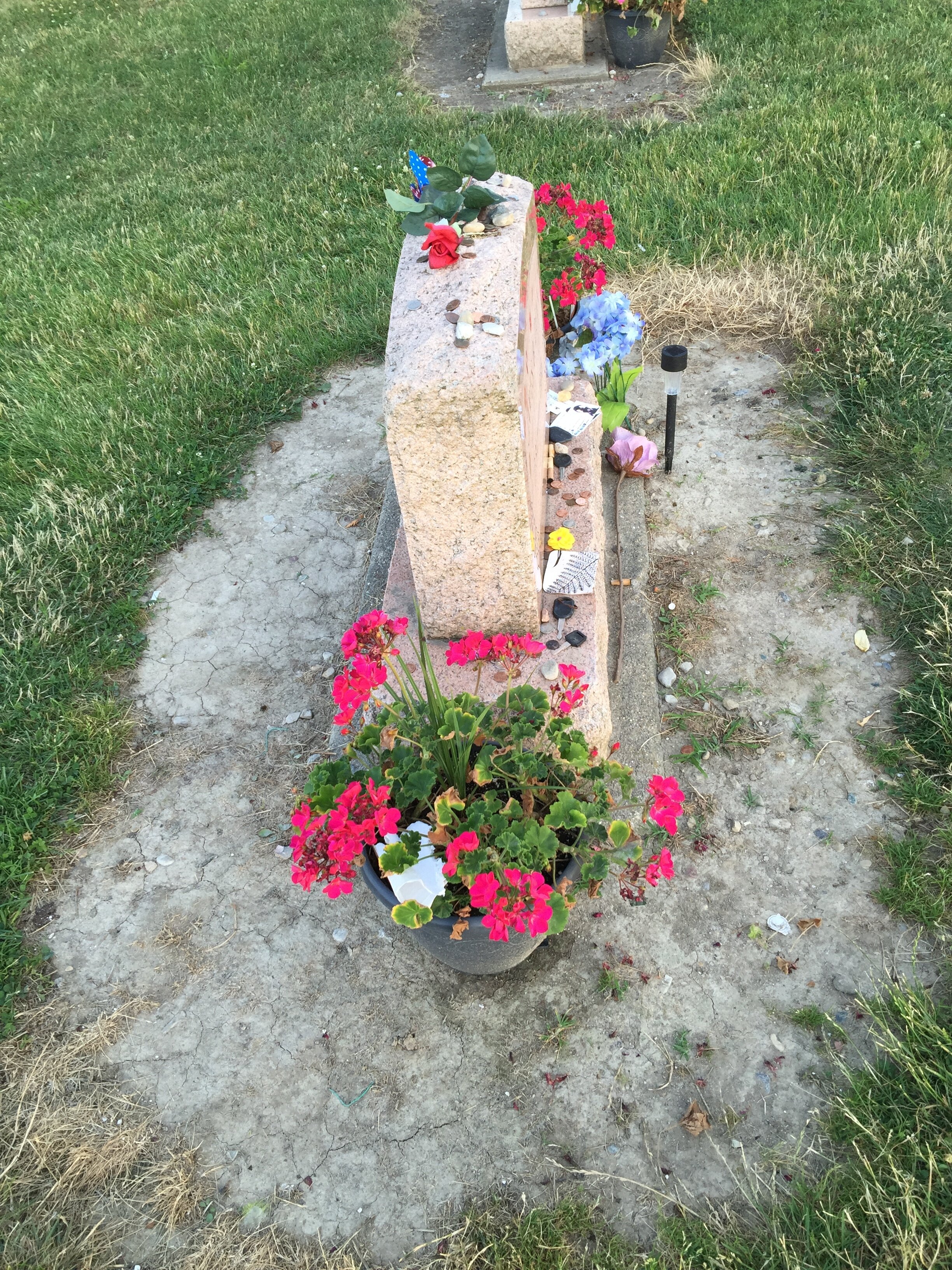  James Dean’s headstone, ©2016 Jill and Roger Pingleton 