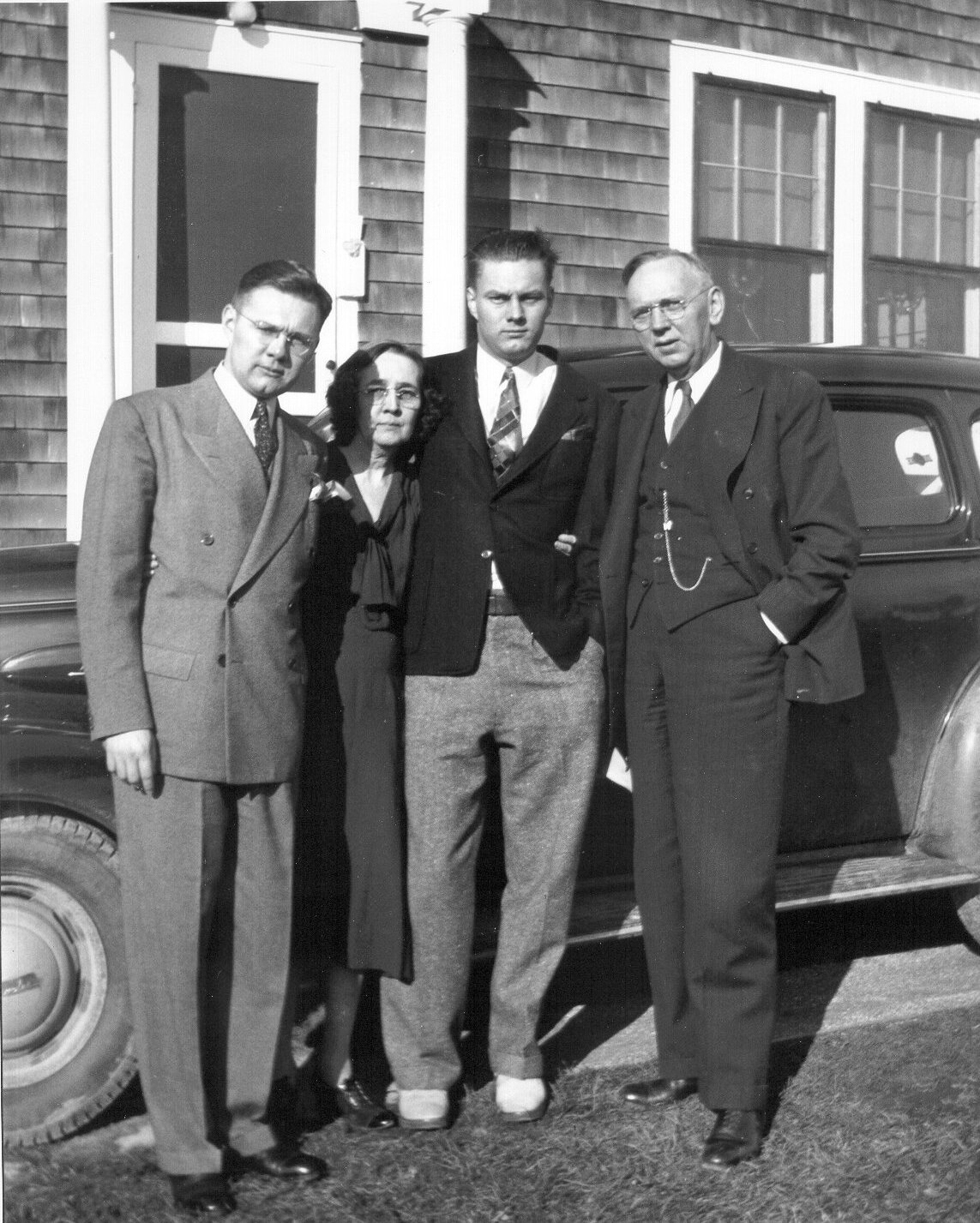  Cayce family, late 1930s,&nbsp;(L to R) Hugh Lynn, Gertrude, Edgar Evans, and Edgar.   Used by permission–Edgar Cayce Foundation–Virginia Beach, VA; EdgarCayce.org  