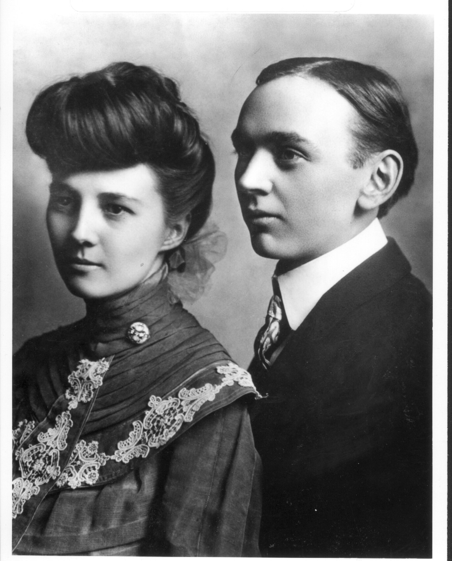 Edgar Cayce and his wife Gertrude.   Used by permission–Edgar Cayce Foundation–Virginia Beach, VA; EdgarCayce.org  