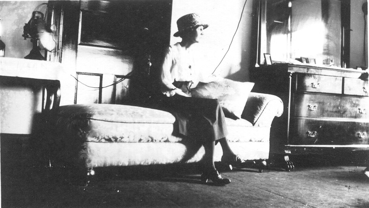  Gertrude Cayce on the readings couch.  Used by permission–Edgar Cayce Foundation–Virginia Beach, VA; EdgarCayce.org 